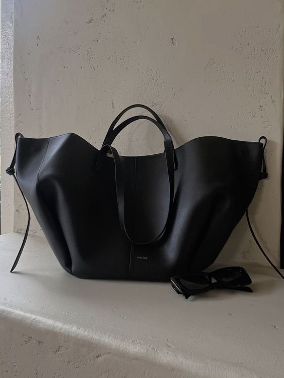 ELVINA | RUCHED SIDE STRUCTURED TOTE BAG